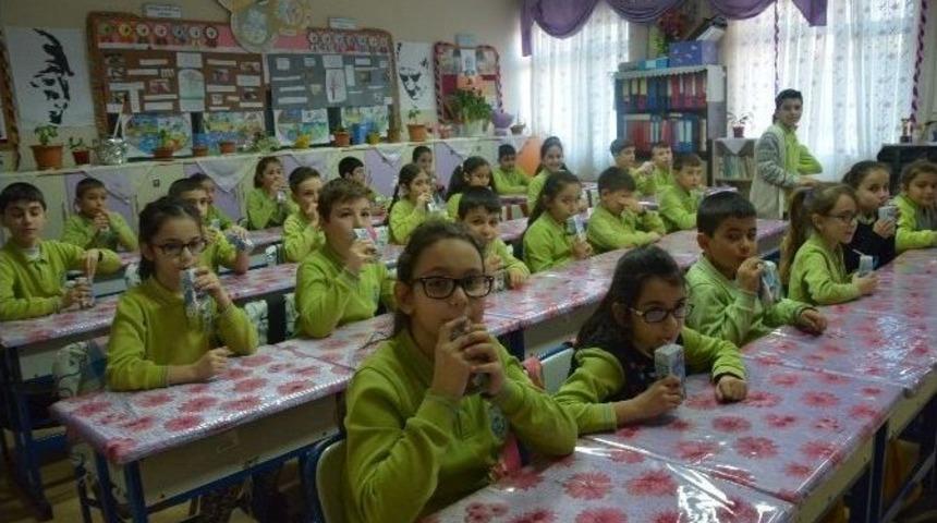 Sinop&rsquo;ta &Ouml;ğrencilere Okul S&uuml;t&uuml; Dağıtıldı