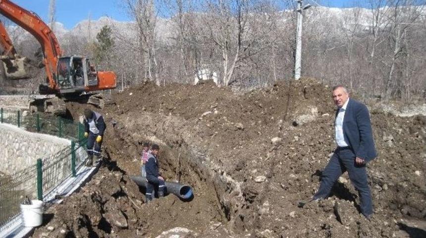Burdur Ağlasun&rsquo;da Kanalizasyon &Ccedil;alışması