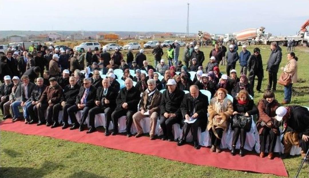 Karacakılavuz Mahallesi İ&ccedil;me Suyu Ve Kanalizasyon Şebeke İnşaatı Temeli T&ouml;renle Atıldı