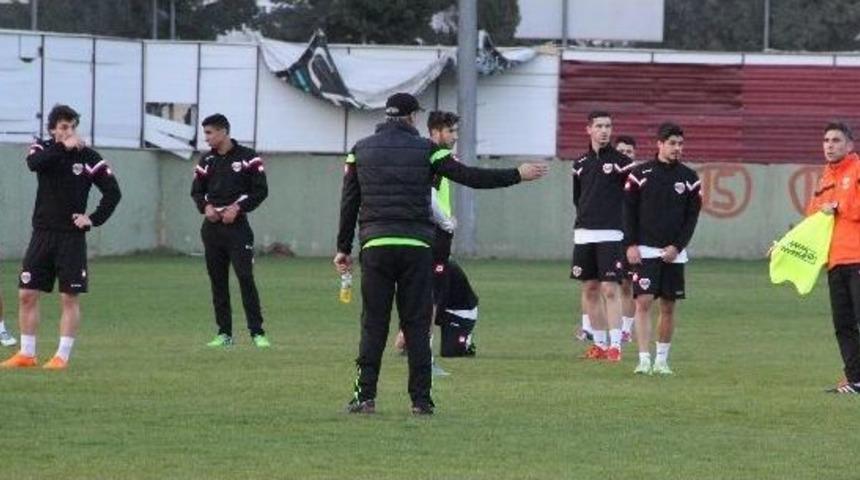 Adanaspor&rsquo;da Denizlispor Mesaisi S&uuml;r&uuml;yor