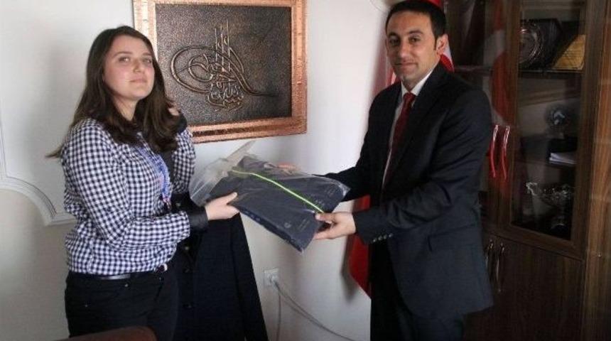 Başarılı Sporcular &Ouml;d&uuml;llendirildi