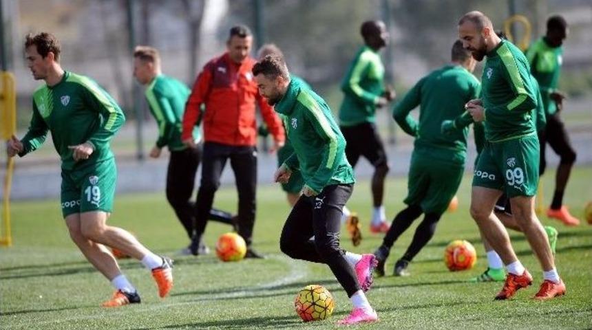 Bursaspor&rsquo;da Hazırlıklar S&uuml;r&uuml;yor