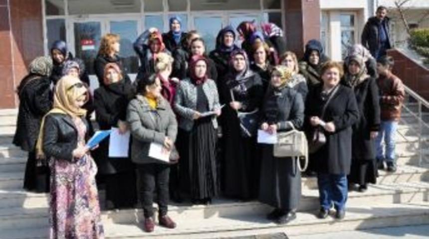 Ak Parti Kadın Kolları&rsquo;ndan Kılı&ccedil;daroğlu&rsquo;na Su&ccedil; Duyurusu