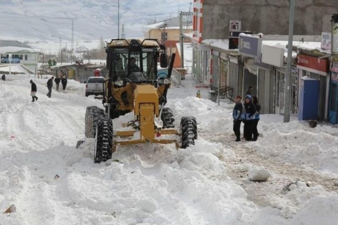 Başkale&rsquo;de Kar Temizleme &Ccedil;alışması