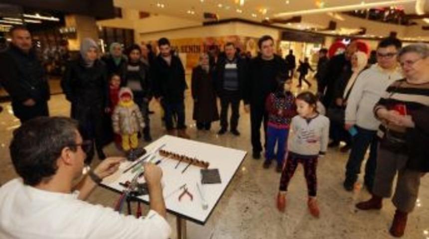 Yenimahalle&rsquo;nin Cam Ustası G&ouml;z Kamaştırdı