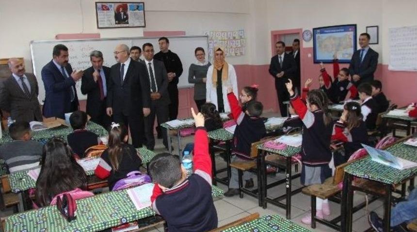 Bing&ouml;l&rsquo;de &Ouml;ğrencilere S&uuml;t Dağıtıldı