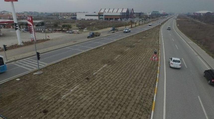 Peyzaj &Ccedil;alışması Muradiye- Menemen Yolunu S&uuml;sleyecek