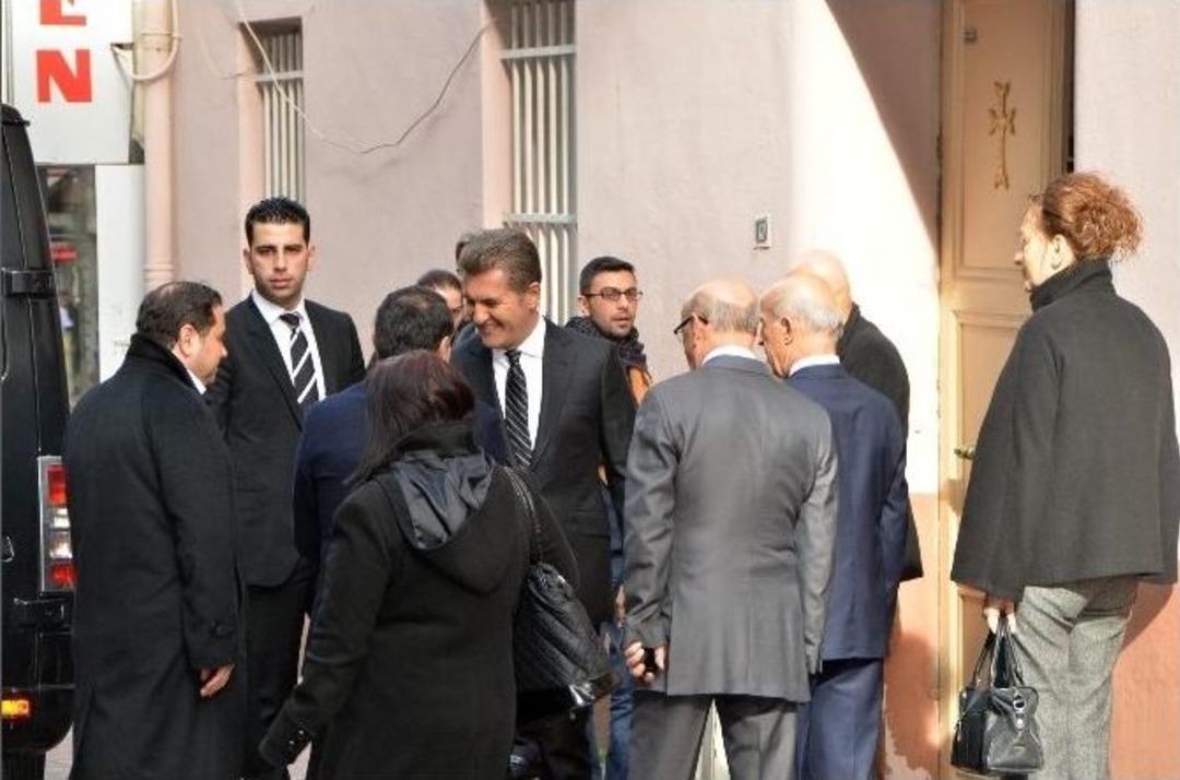 Domuz Bağıyla &Ouml;ld&uuml;r&uuml;len Ermeni Hagop Demirci Son Yolculuğuna Uğurlandı