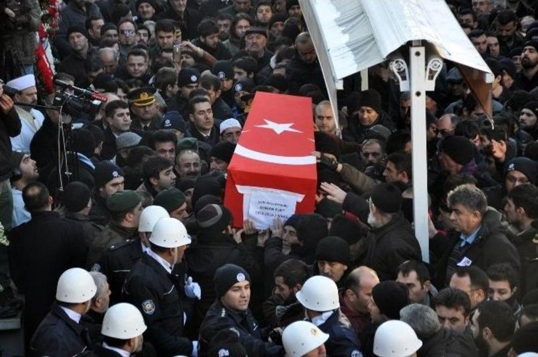 Şehit &Ouml;zel Harekat Polisini 10 Bin Kişi Uğurladı