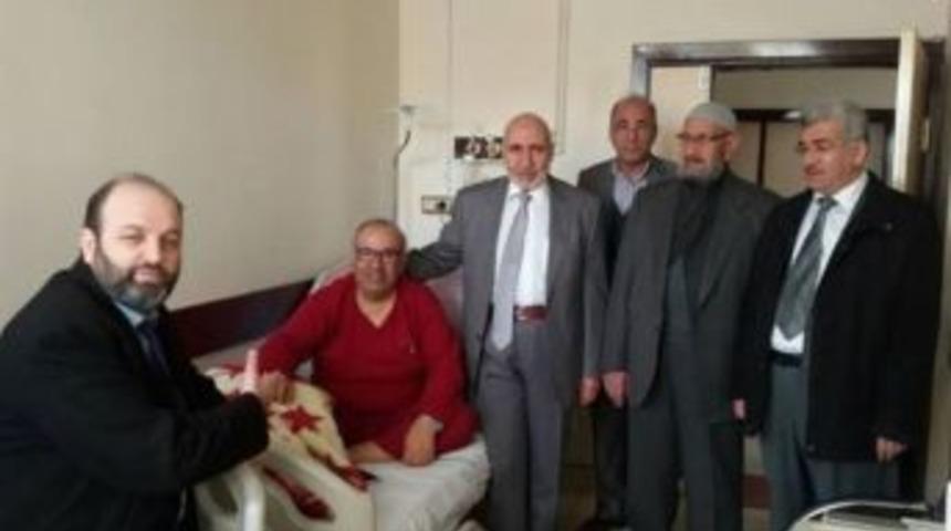 İl M&uuml;ft&uuml;s&uuml; Hastanede Yatan İl&ccedil;e M&uuml;ft&uuml;s&uuml;n&uuml; Ziyaret Etti
