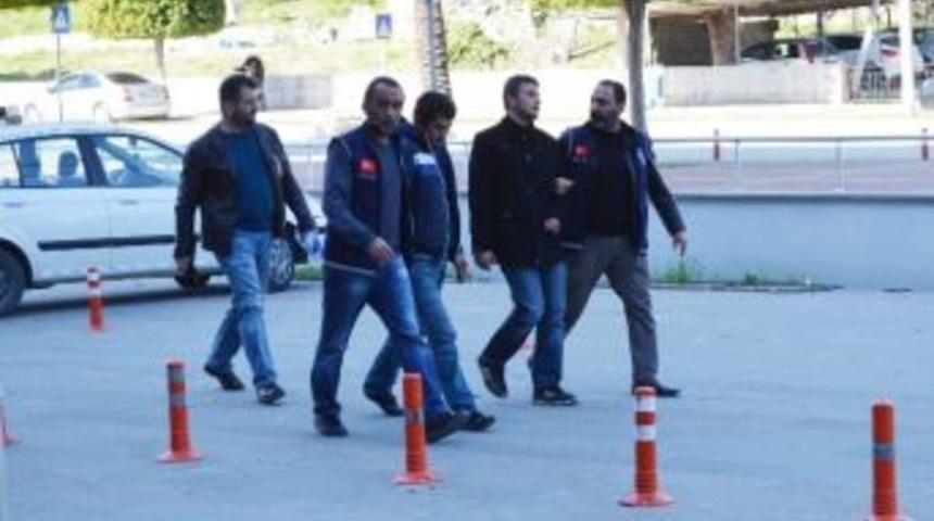 Suriyeli Genci Gasp Eden İki Kişi Yakalandı