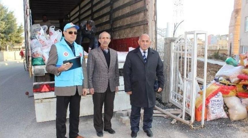 Bayırbu&ccedil;ak T&uuml;rkmenlere 1 Tır Dolusu Kuru Gıda G&ouml;nderildi