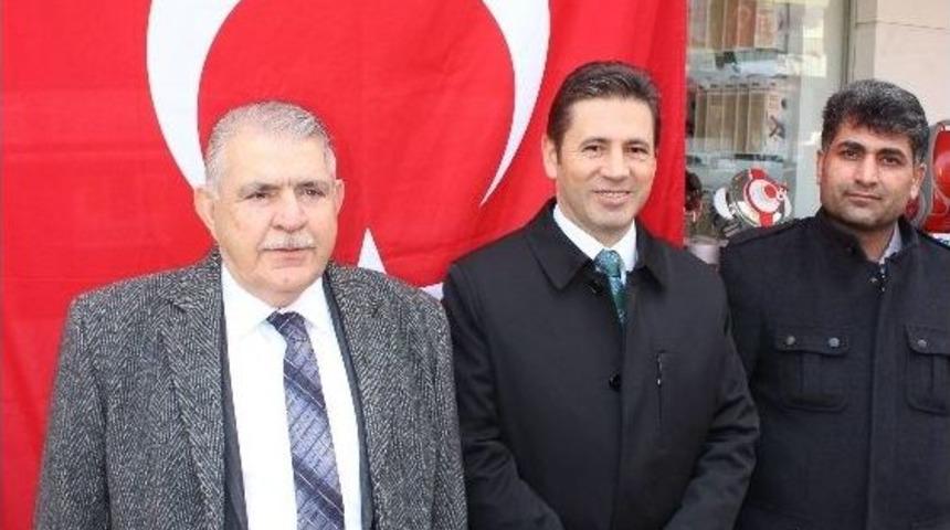 Onikişubat Belediyesi&rsquo;nden Vatandaşa 10 Bin Bayrak