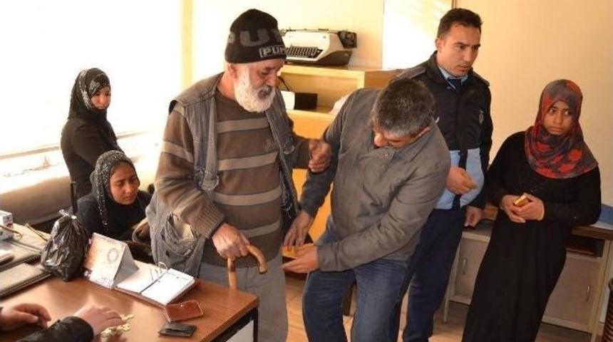 Belediye Başkanından M&uuml;ltecilere &lsquo;dilenmeyin&rsquo; Uyarısı