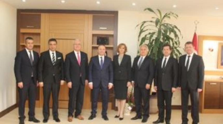 Ansiad Y&ouml;netim Kurulu A&uuml; Vekil Rekt&ouml;r&uuml; &Uuml;nal&rsquo;ı Ziyaret Etti