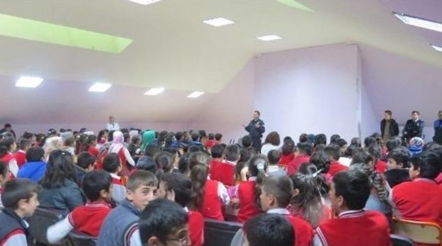 Ağrı&rsquo;da &Ouml;ğrencilere Trafik Eğitimi Semineri