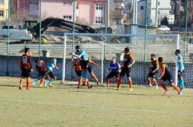 Bayırbucak Türkmenlerine Amatör Futbolculardan Destek