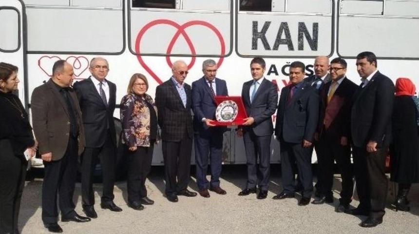 Kızılay&rsquo;a Kan Bağışında Kurumlar Yarışıyor