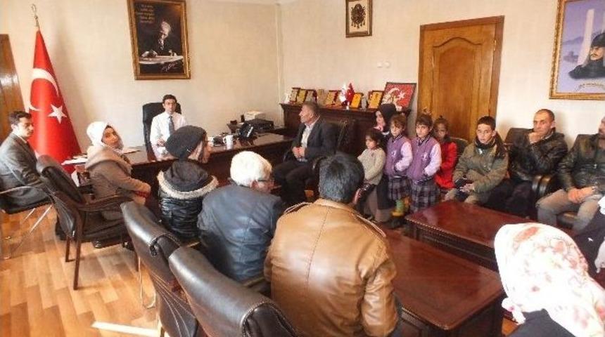 Kaymakam Kırlı, İl&ccedil;ede Yaşayan Vatandaşların Sorunlarını Dinledi