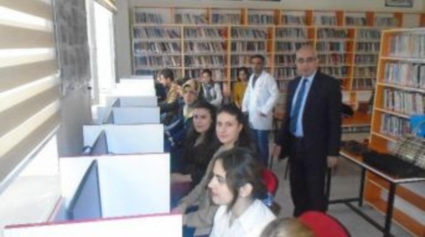 F Klavye Kursuna Kadınlardan Yoğun İlgi