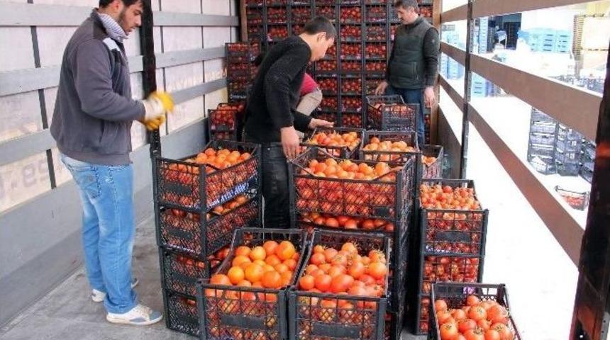 Kumluca&rsquo;dan Bayırsucak T&uuml;rkmenlerine Gıda Yardımı