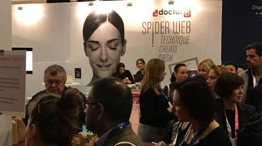 &Ouml;r&uuml;mcek Ağı Estetiği Artık T&uuml;m D&uuml;nyada