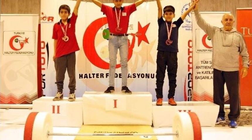 Aydın&rsquo;dan Halterde &Ccedil;ifte Gurur