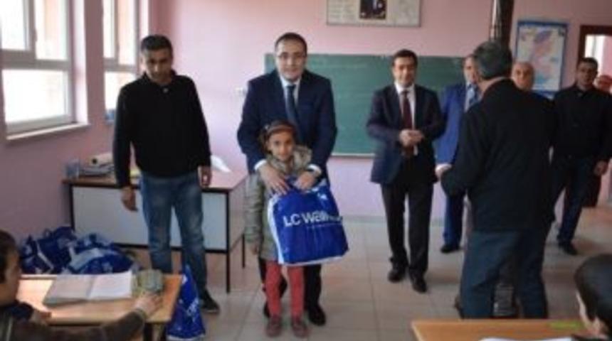 Bin 577 &Ouml;ğrenciye Kıyafet Yardımı Yapıldı