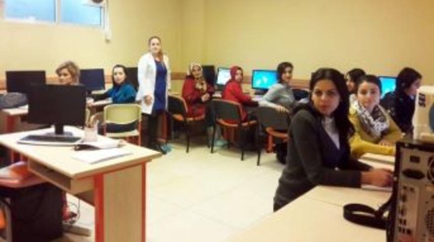 Pursaklar&rsquo;da İlk Sekreterlik Kursu A&ccedil;ıldı