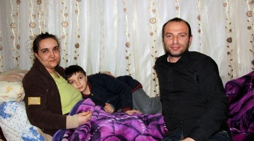 6 Yıldır Yatalak Eşine Bakıyor