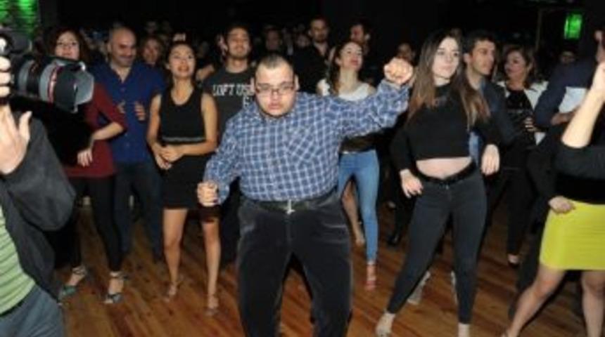 Engelleri Aşmak İ&ccedil;in Dans Ettiler