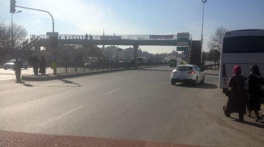 Dar&uuml;laceze Otob&uuml;s Durağı Yaya &Uuml;st Ge&ccedil;idi Kaldırılıyor