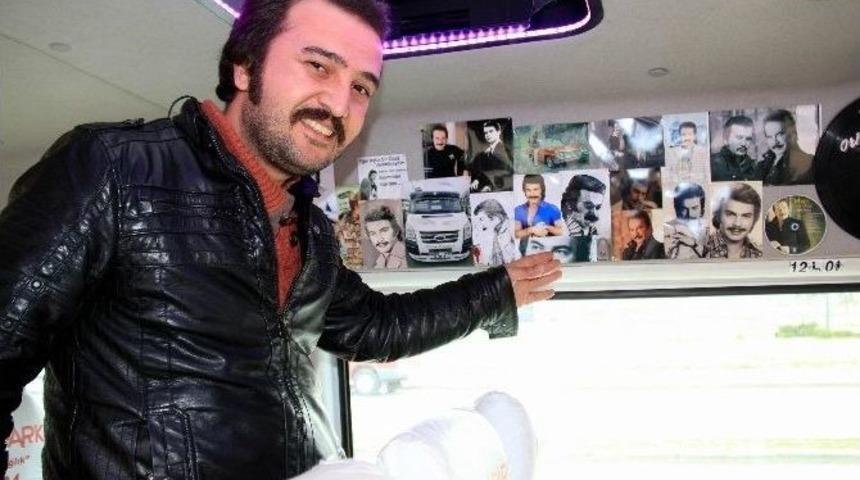 Samsunlu Dolmuş&ccedil;u Orhan Gencebay&rsquo;a Benzerliği İle Dikkat &Ccedil;ekiyor