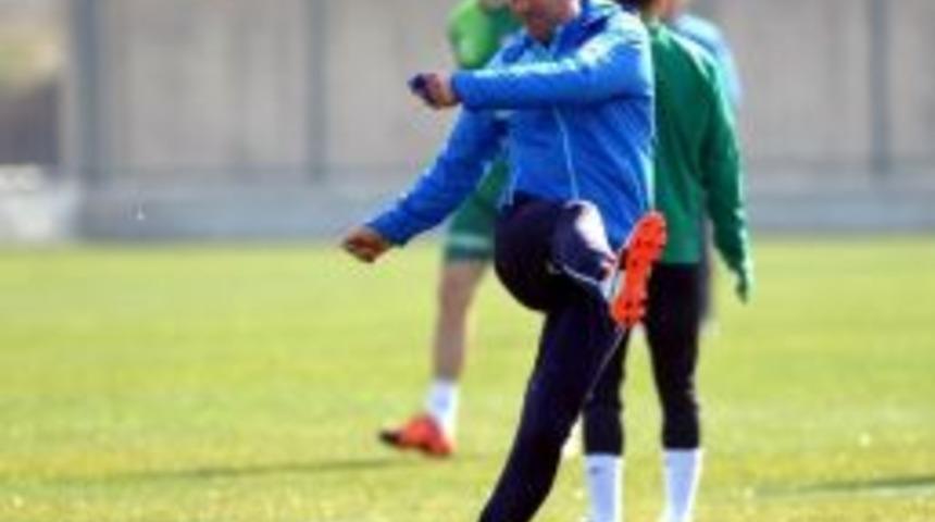 Hamzaoğlu: "bursaspor&rsquo;un Daha B&uuml;y&uuml;k D&uuml;ş&uuml;nmesi Gerekiyor"