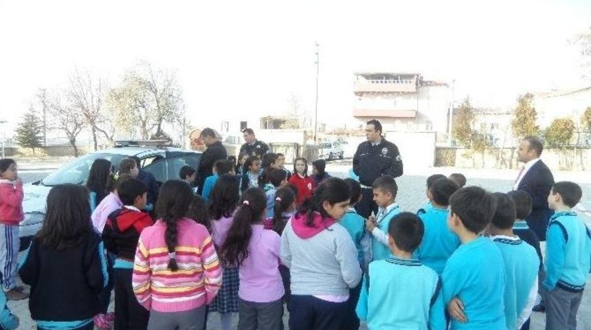 Polisler, İlk&ouml;ğretim &Ouml;ğrencilerine Eğitim Verdi