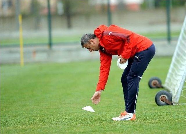 Timsah Gençlerbirliği’ne Bileniyor