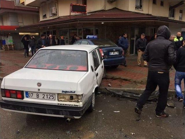 Manavgat’ta Trafik Kazası: 3 Yaralı