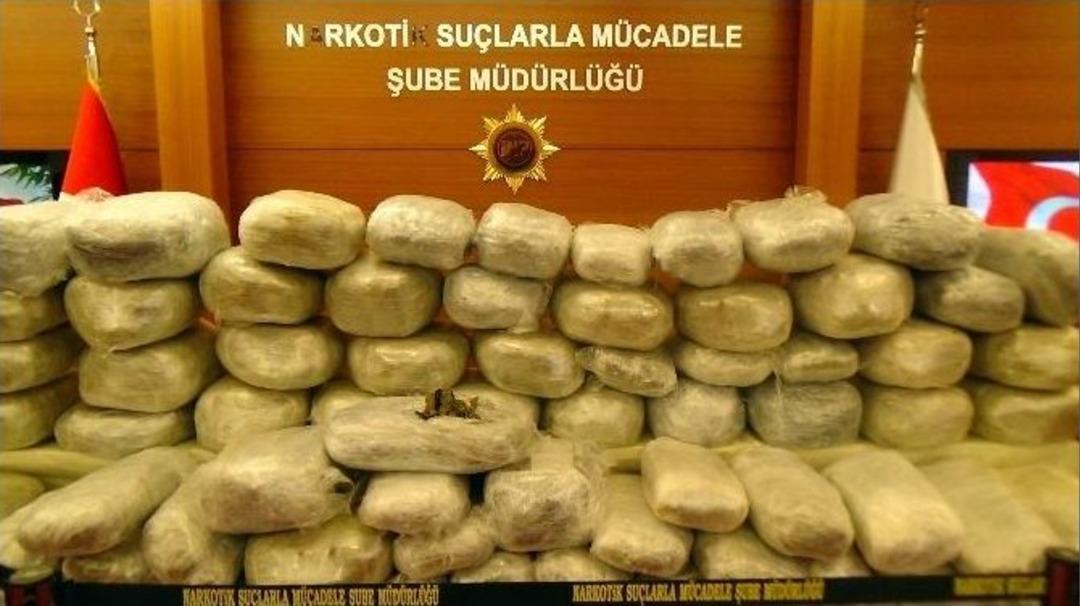 İstanbul&rsquo;da Uyuşturucu Operasyonu:3 G&ouml;zaltı
