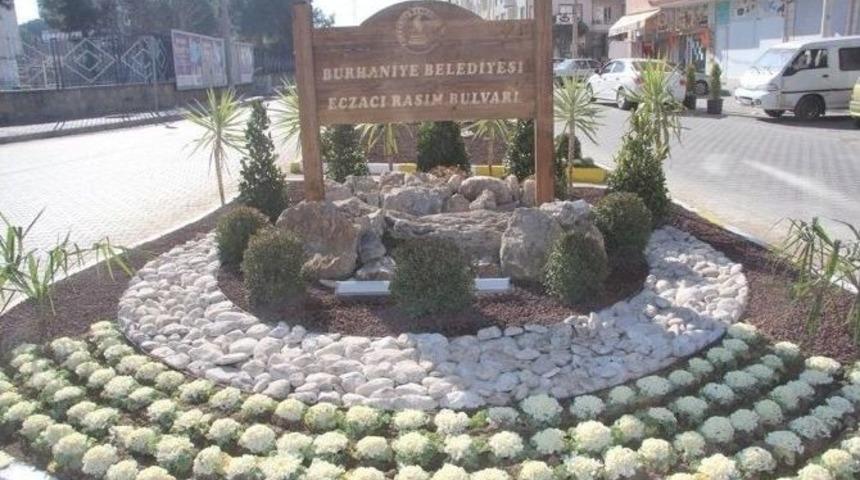 Burhaniye&rsquo;de Caddelere Belediye G&uuml;zelliği