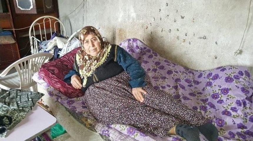 (&ouml;zel Haber) Karnındaki 10 Kilo Kitle İle Evde &Ouml;l&uuml;m&uuml; Bekliyor