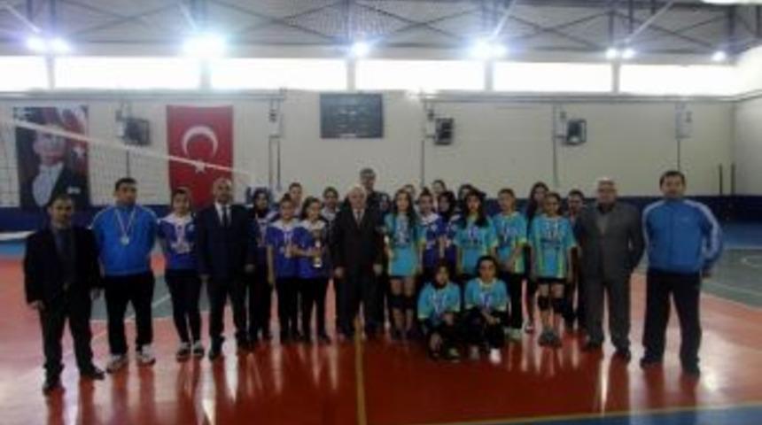 Gen&ccedil; Kızlarda Voleybolun Şampiyonu Anadolu Kız Meslek Lisesi Oldu