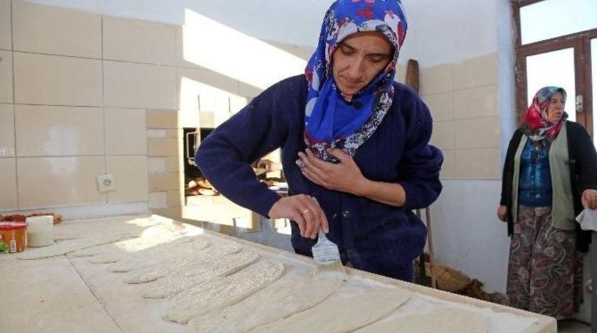 Yukarı Mahalleli Kadınlara Fırın Hizmeti