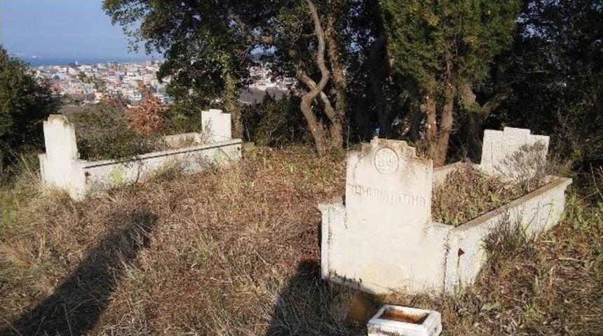 Lapseki&rsquo;de İki Alatlı T&uuml;rbeleri G&uuml;n Y&uuml;z&uuml;ne &Ccedil;ıktı