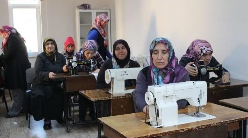 Akdağmadeni İl&ccedil;esinde Halk Eğitim Kursları Yoğun İlgi G&ouml;r&uuml;yor
