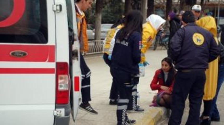 Kargo Minib&uuml;s&uuml; Yayaya &Ccedil;arptı: 1 Yaralı