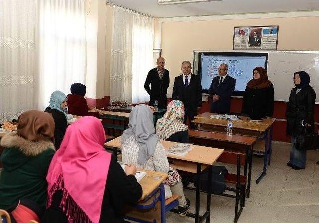 Vali Büyük, Tepebağ Anadolu İmam Hatip Lisesi’ni Ziyaret Etti