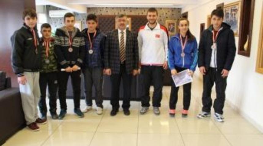 Niğde Belediye Başkanı Şampiyon Gen&ccedil;leri Ağırladı