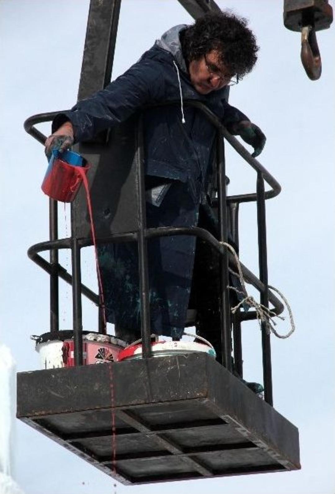 M&uuml;ltecilerin Dramı Buza Yansıdı