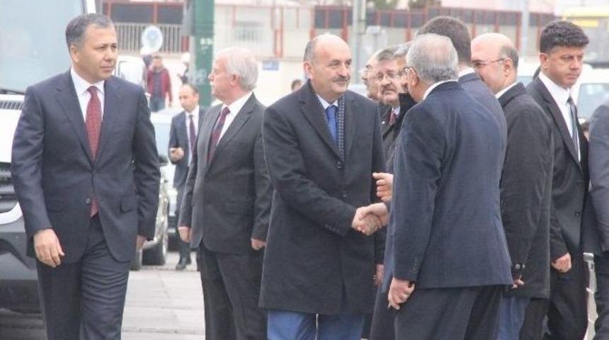 Bakan M&uuml;ezzinoğlu, Gaziantep Valiliğini Ziyaret Etti