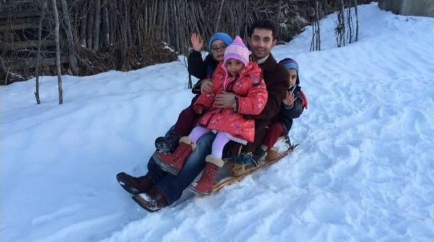 Akdağmadeni İl&ccedil;esinde &Uuml;&ccedil;&uuml;zlerin Kızak Keyfi